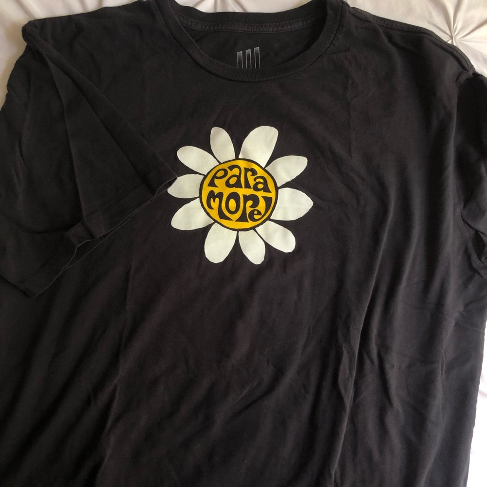 Paramore After Laughter Tour Merch Daisy Short